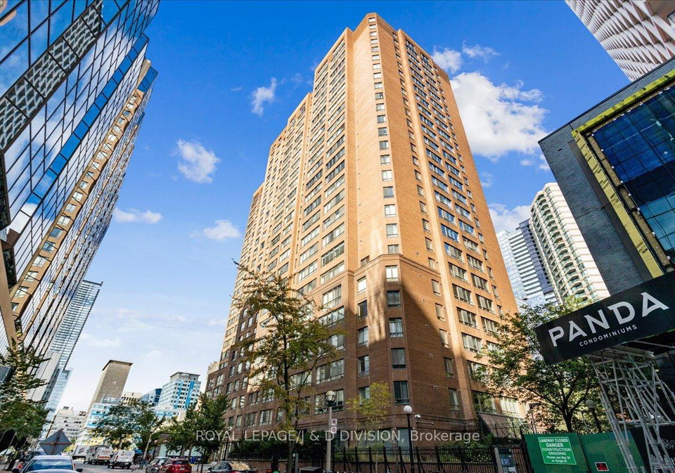 633-bay-street-toronto-ontario-c12300461