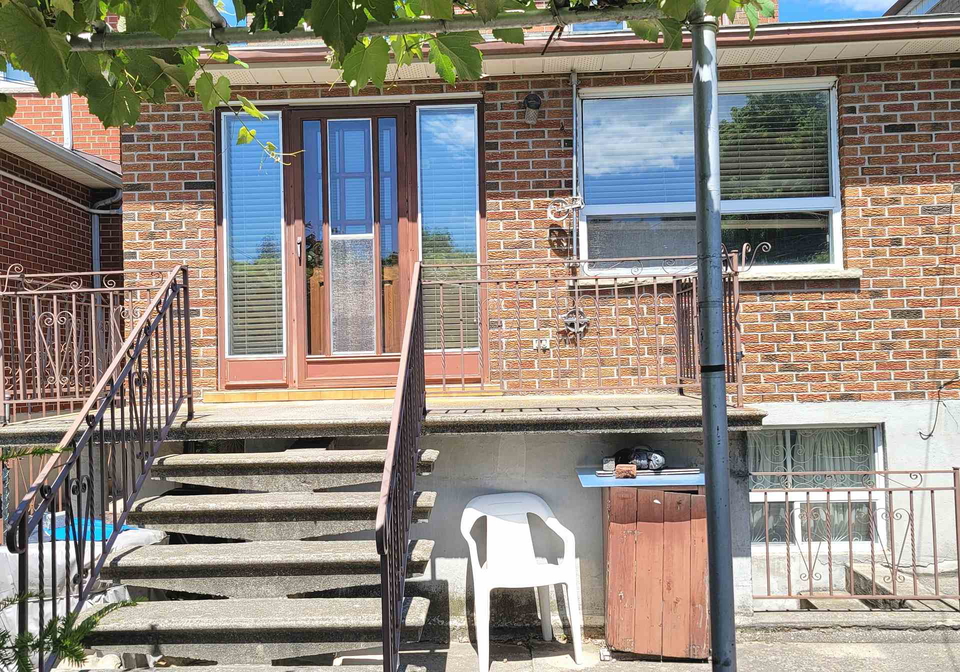 35-clovelly-avenue-toronto-ontario-c12300689