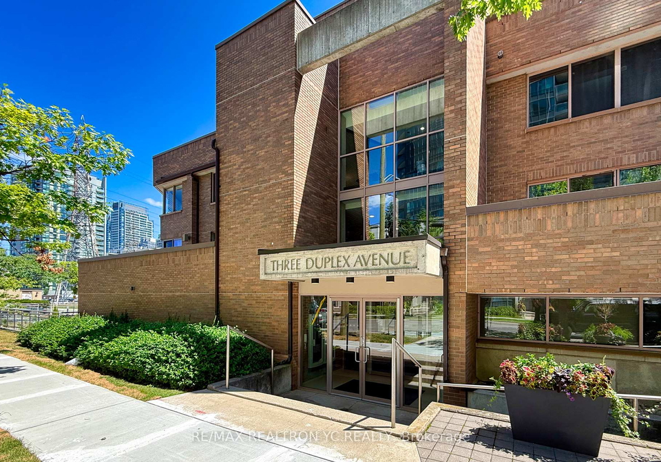 3-duplex-avenue-toronto-ontario-c12300775
