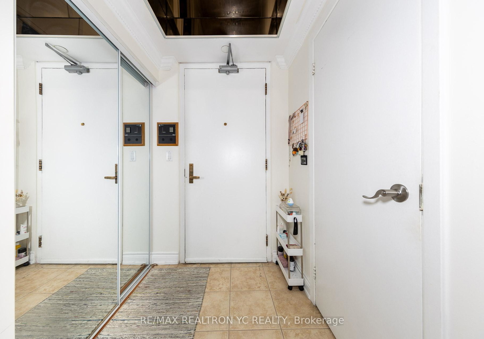3-duplex-avenue-toronto-ontario-c12300775