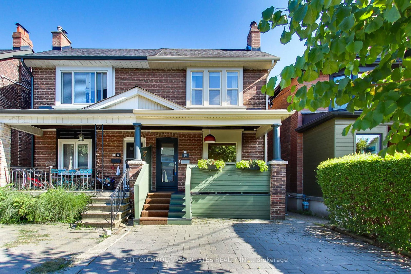19-barrie-avenue-toronto-ontario-c12300894