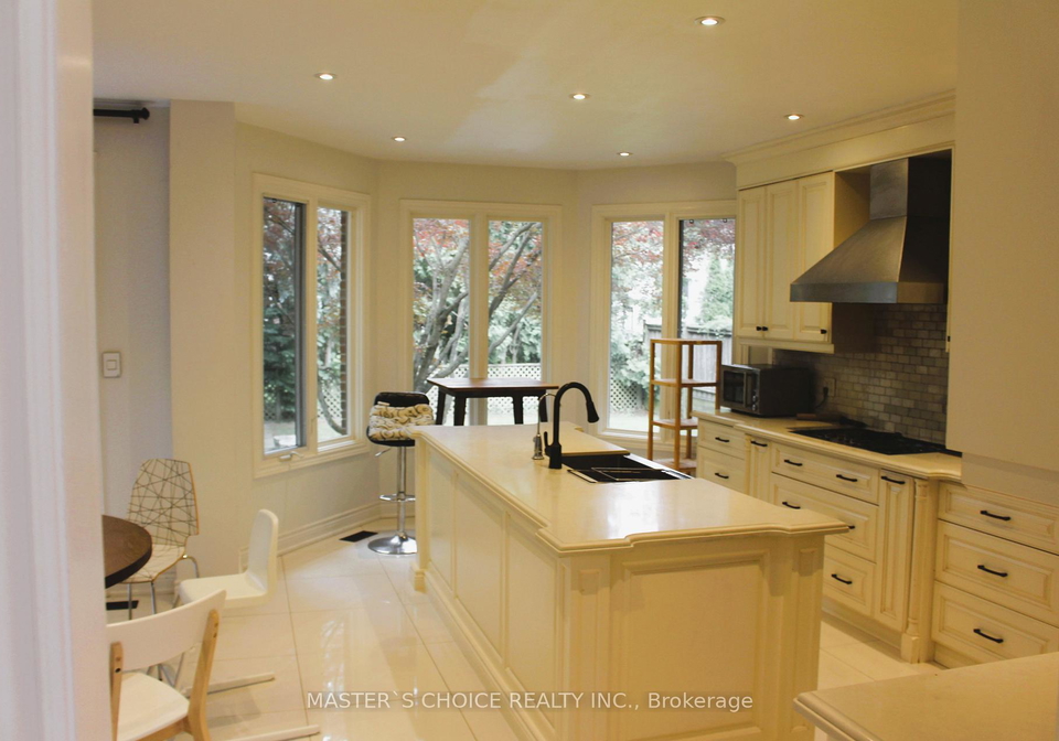 25-aldershot-crescent-north-york-ontario-c12301742