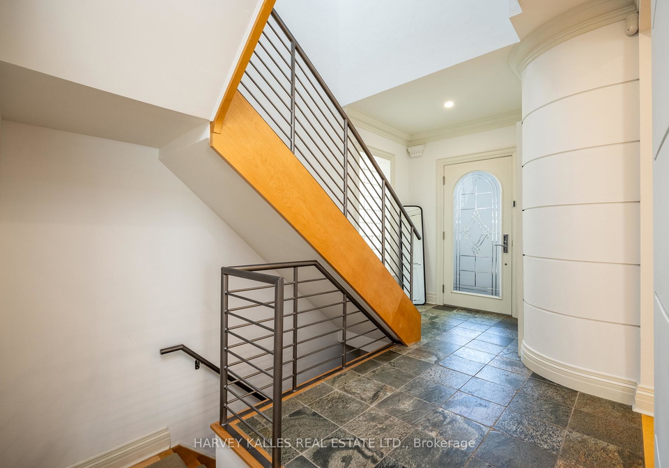 495-deloraine-avenue-toronto-ontario-c12302122