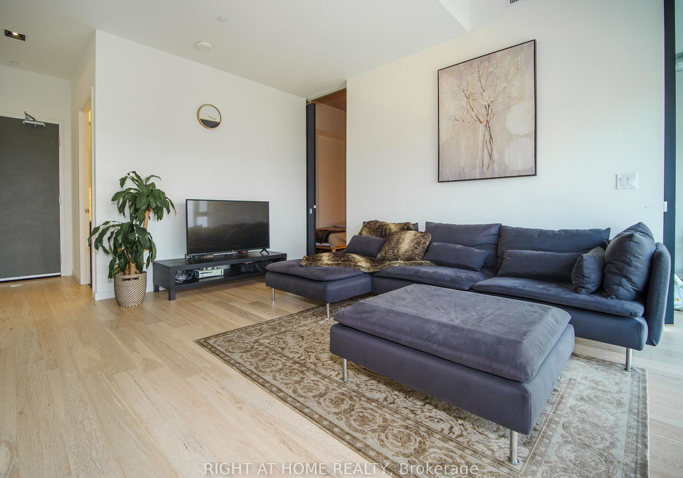170-bayview-avenue-toronto-ontario-c12302262