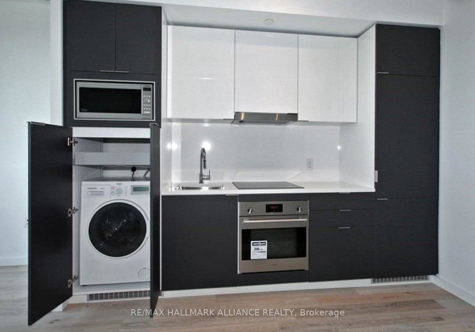 170-bayview-avenue-toronto-ontario-c12302471