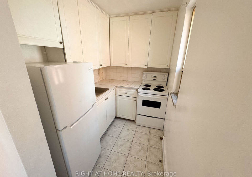 896-eglinton-avenue-e-e-east-york-ontario-c12302657