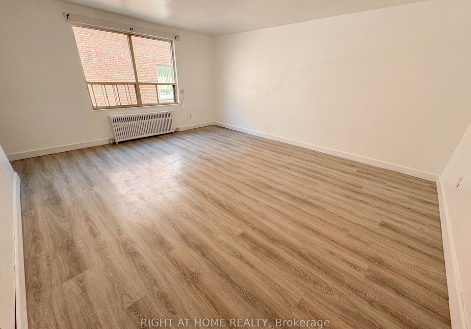 896-eglinton-avenue-e-e-east-york-ontario-c12302657