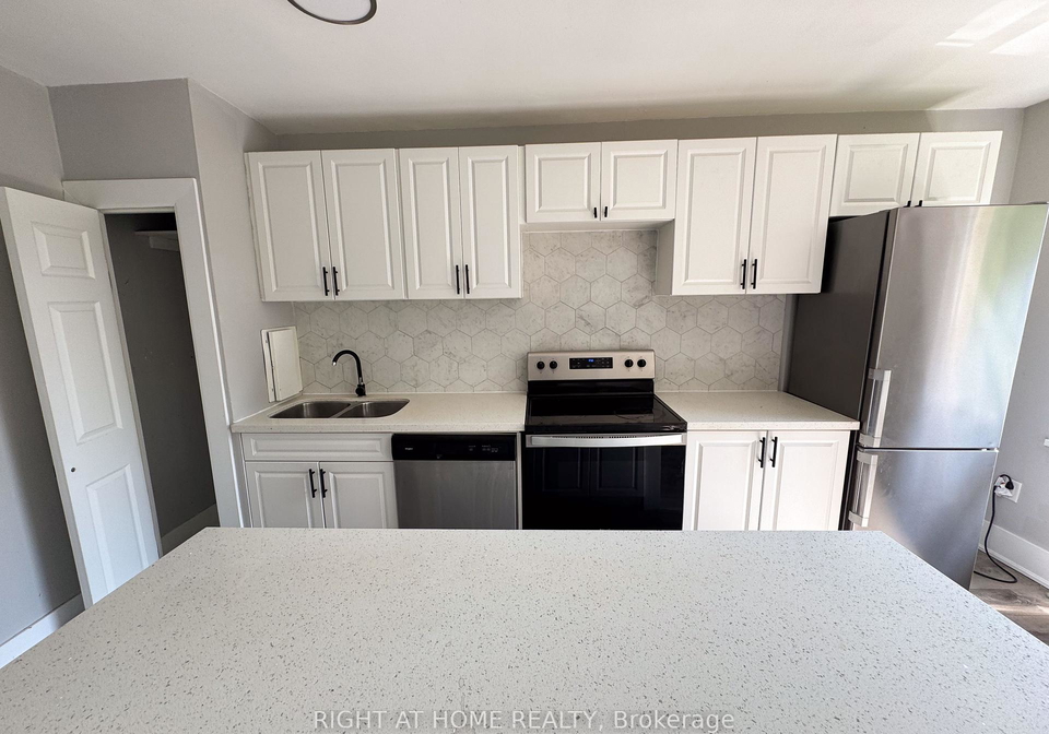 896-eglinton-avenue-e-e-east-york-ontario-c12302659