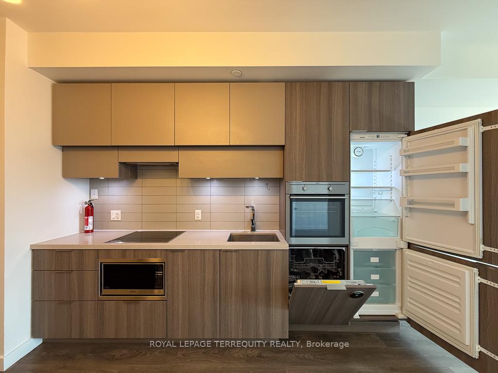 8-eglinton-avenue-e-e-toronto-ontario-c12302915