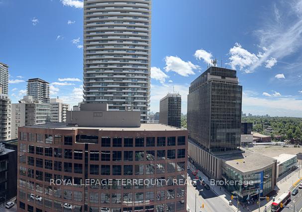 8-eglinton-avenue-e-e-toronto-ontario-c12302915
