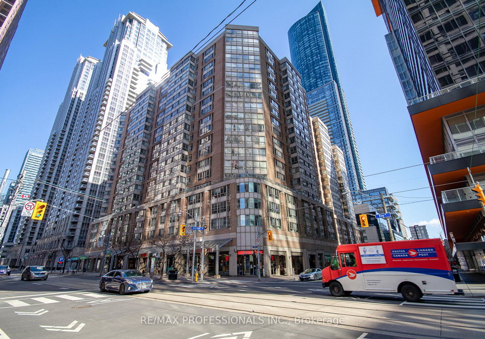 717-bay-street-toronto-ontario-c12303916