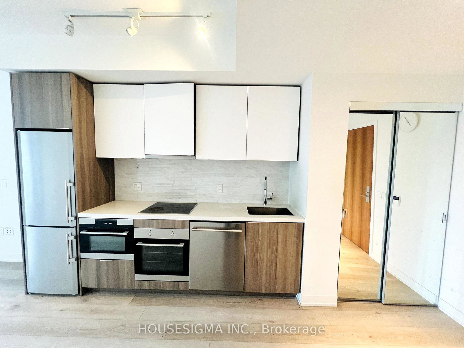 15-queens-quay-e-e-toronto-ontario-c12303952
