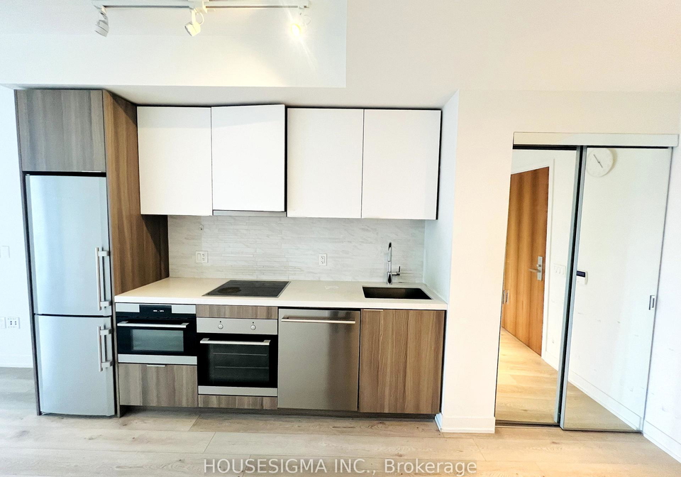 15-queens-quay-e-e-toronto-ontario-c12303952
