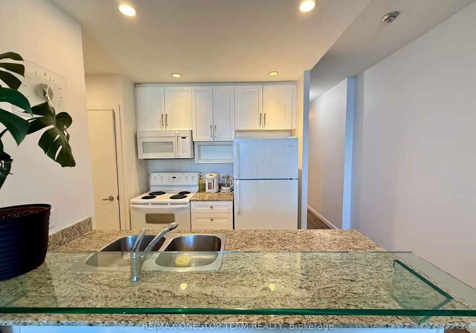 208-queens-quay-w-w-toronto-ontario-c12304511