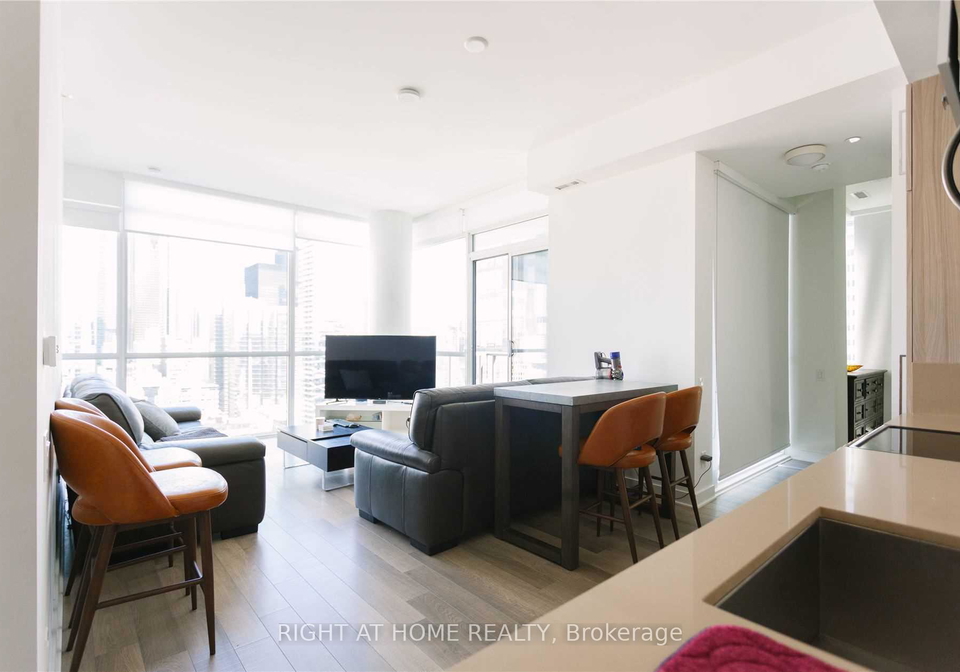 290-adelaide-street-w-w-toronto-ontario-c12305090