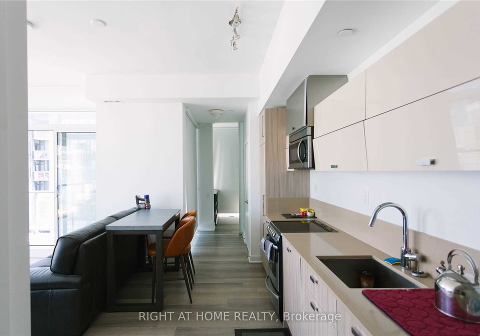 290-adelaide-street-w-w-toronto-ontario-c12305090