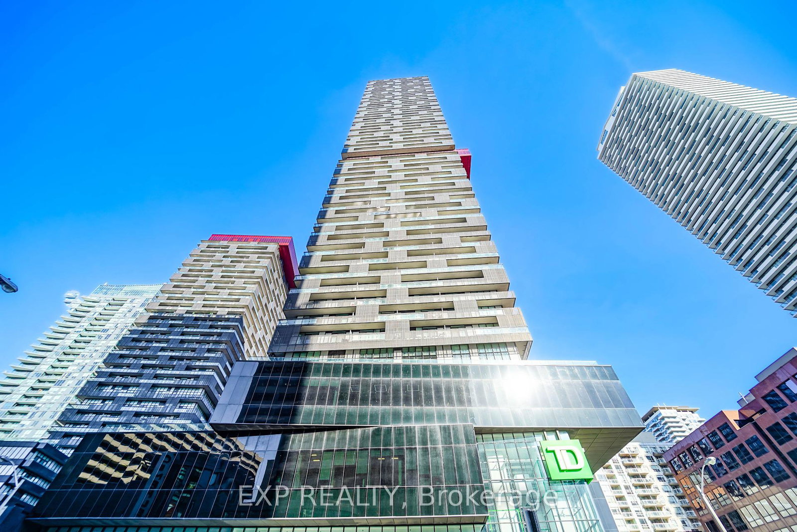 8-eglinton-avenue-e-e-toronto-ontario-c12305295