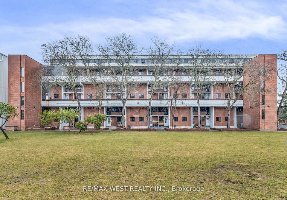 155-leeward-glenway-east-york-ontario-c12306050
