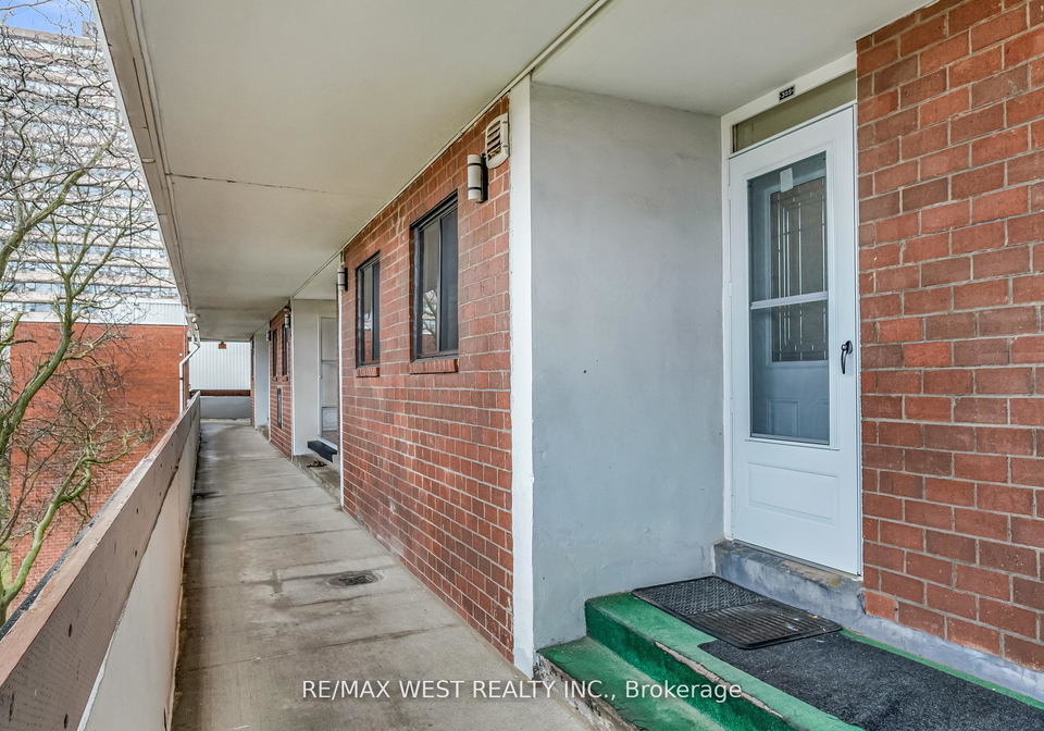 155-leeward-glenway-east-york-ontario-c12306050