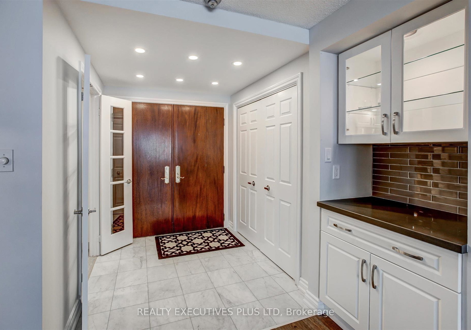 215-w-the-donway-na-w-w-north-york-ontario-c12307322