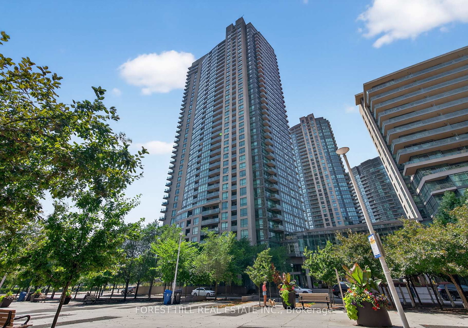 215-fort-york-boulevard-toronto-ontario-c12307605