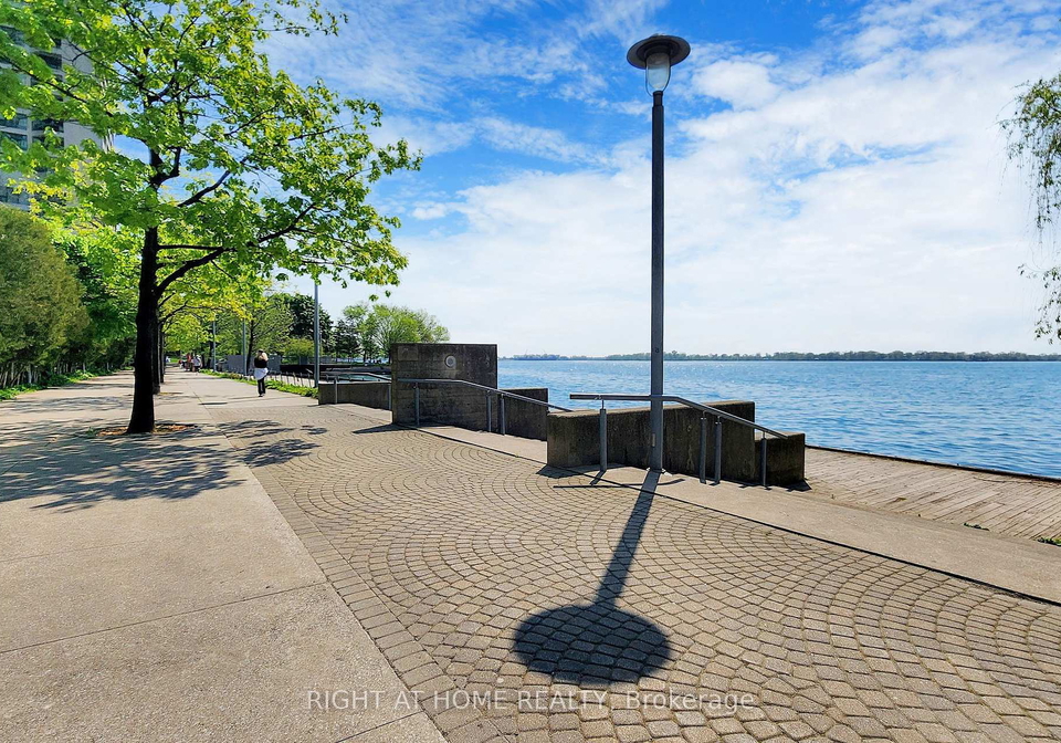 77-harbour-square-toronto-ontario-c12307698