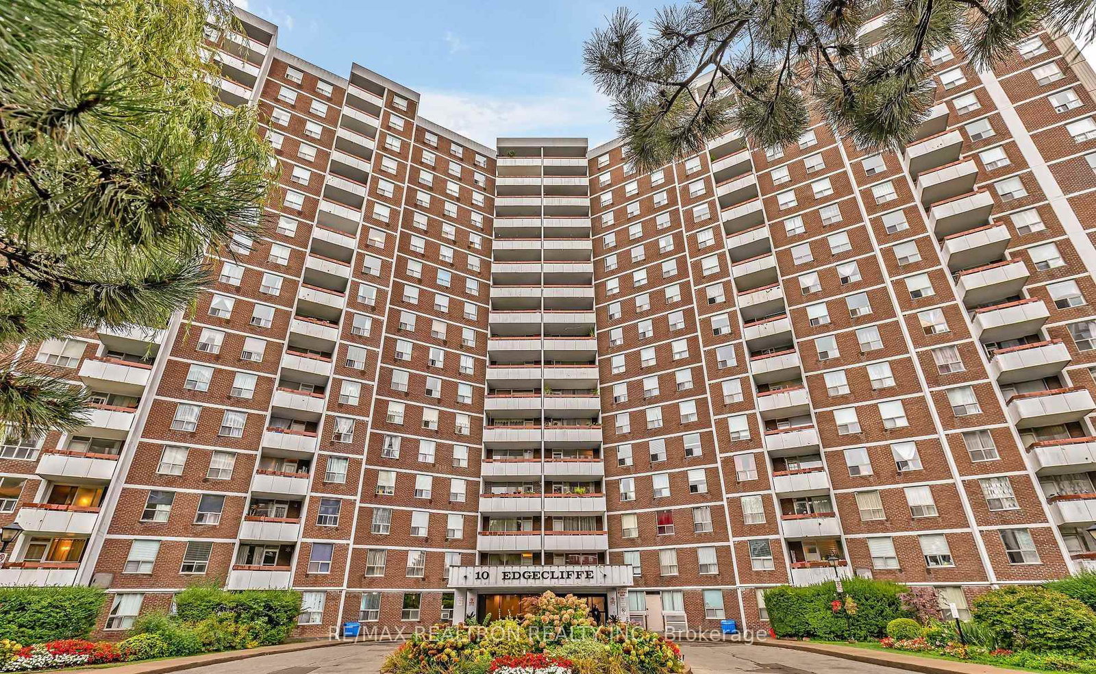 10-edgecliffe-golfway-east-york-ontario-c12308050