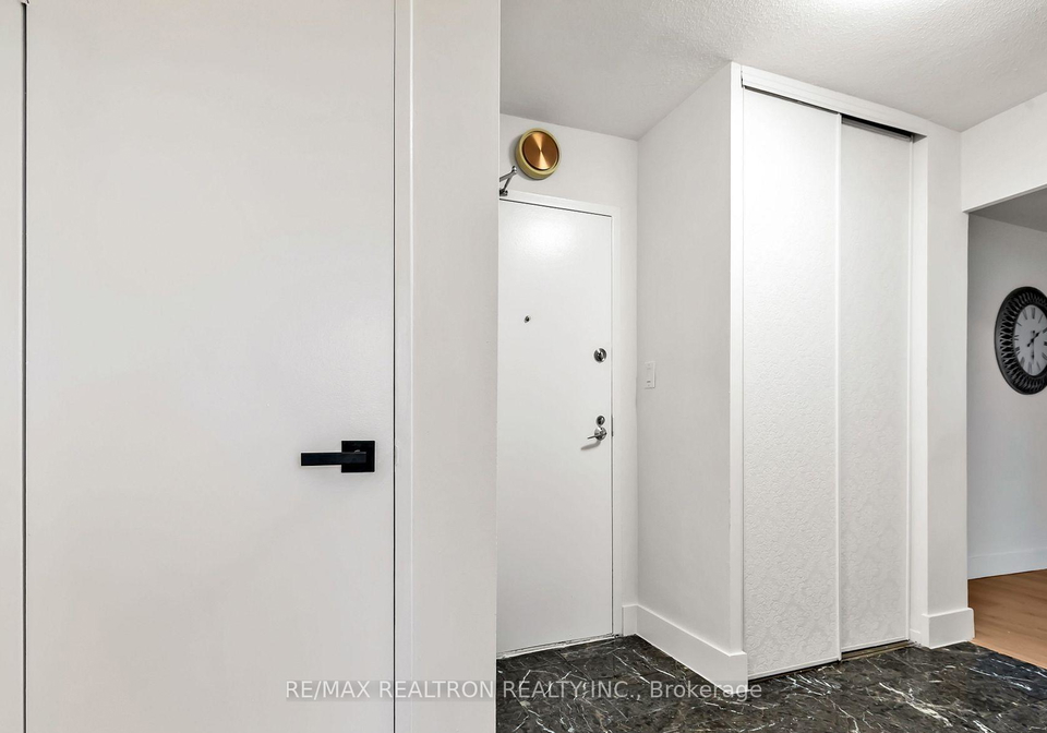 10-edgecliffe-golfway-east-york-ontario-c12308050
