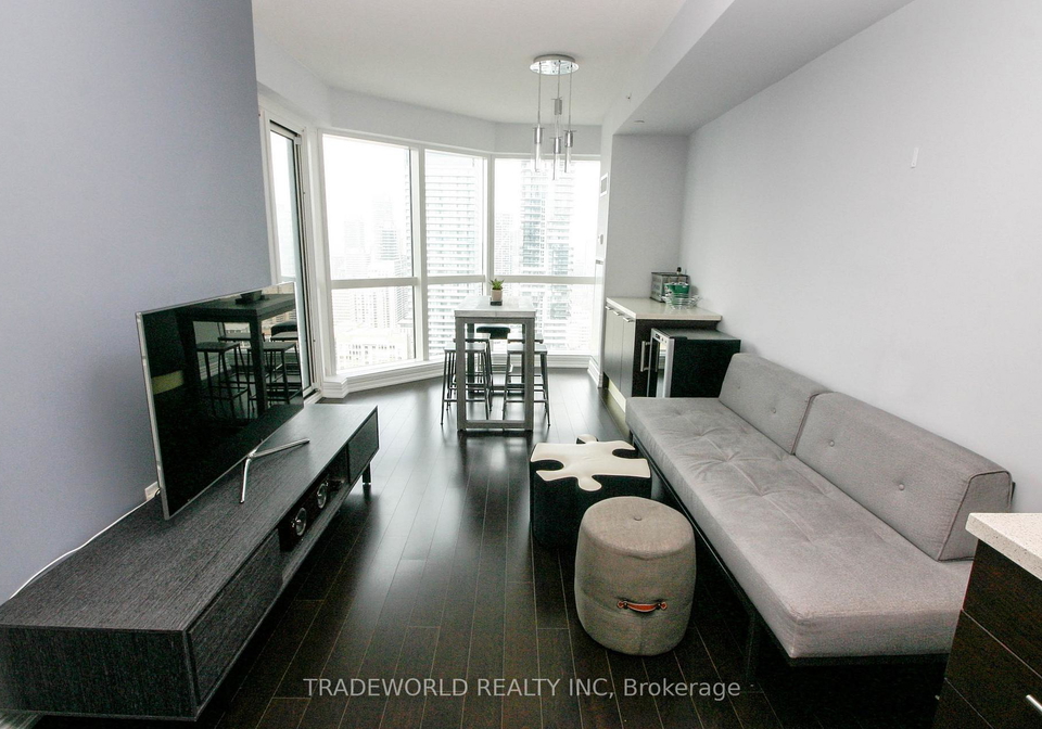 386-yonge-street-toronto-ontario-c12308157
