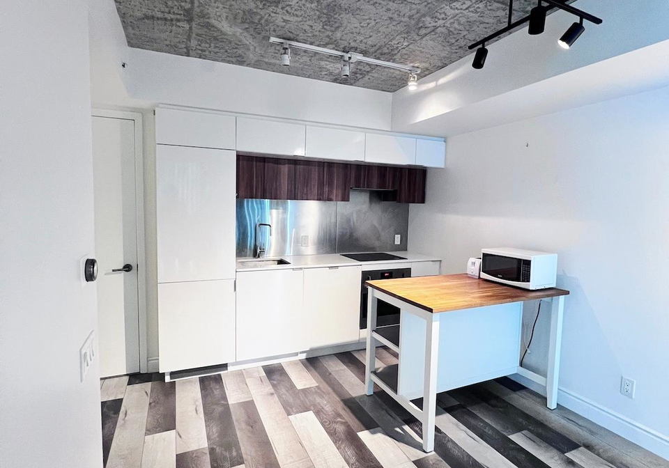 185-roehampton-avenue-toronto-ontario-c12308298