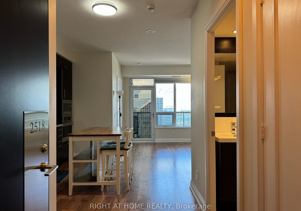 5-sheppard-avenue-e-e-north-york-ontario-c12308420