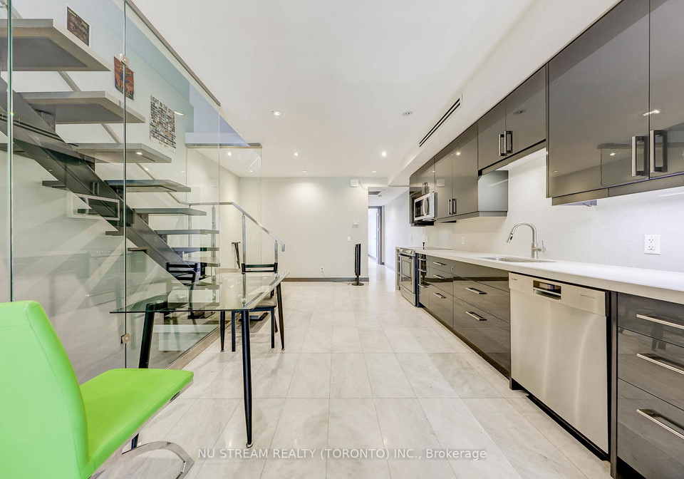 652-spadina-avenue-toronto-ontario-c12308562