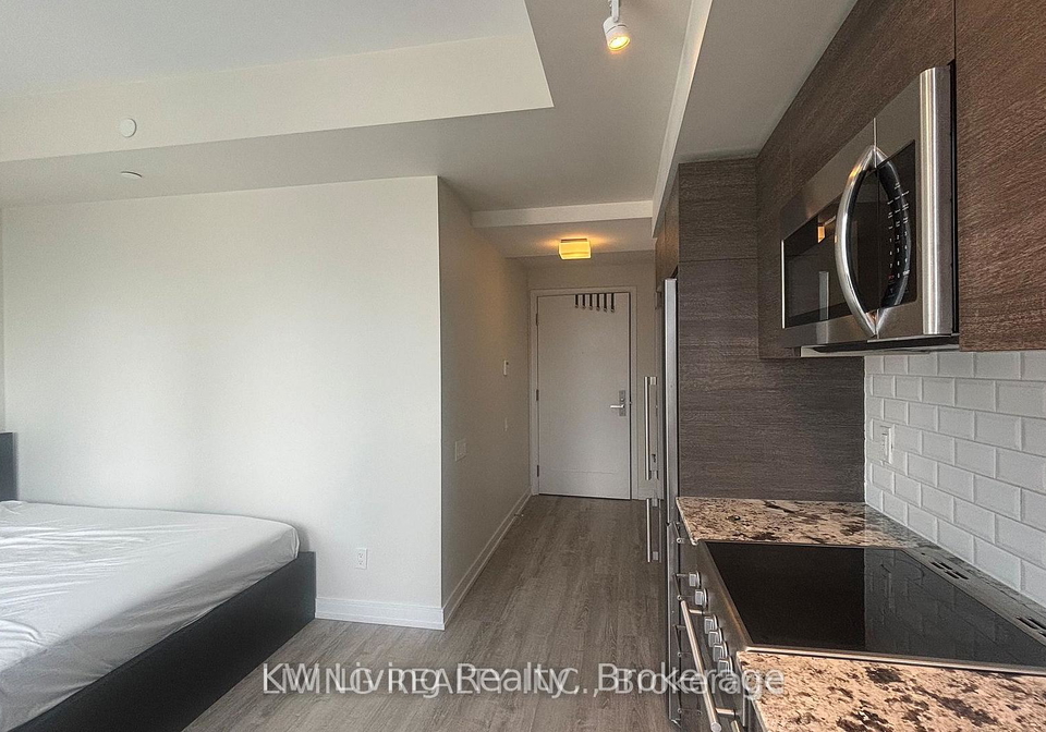 28-wellesley-street-e-e-toronto-ontario-c12309077