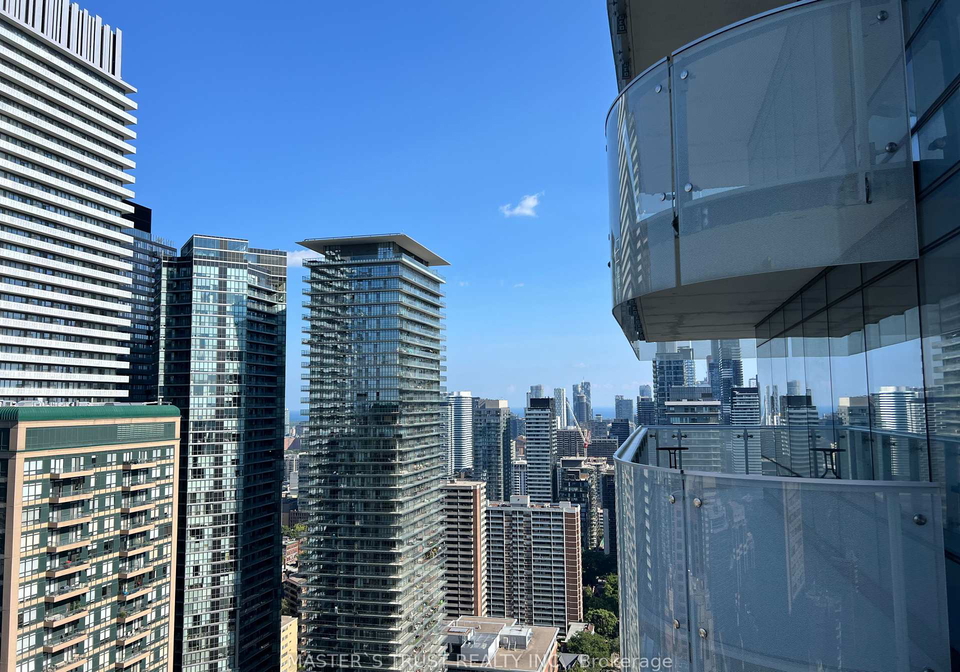 1-bloor-street-e-e-toronto-ontario-c12309585