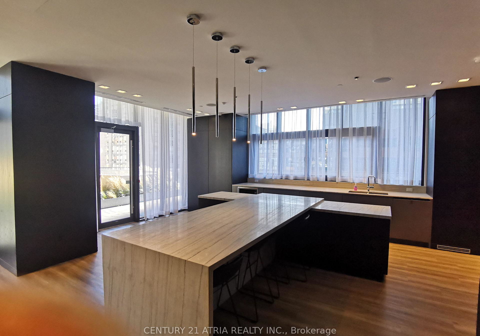 8-eglinton-avenue-e-e-toronto-ontario-c12309614