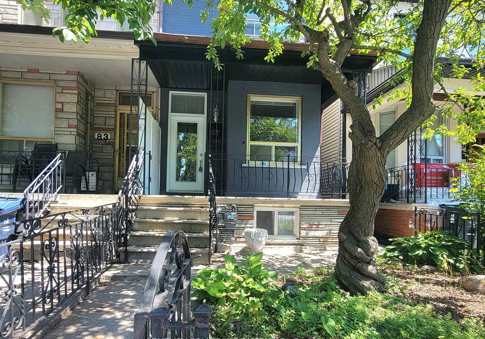 81-montrose-avenue-toronto-ontario-c12309628