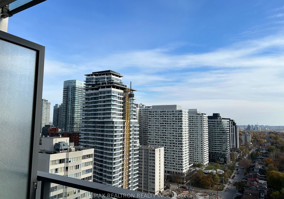 5-soudan-avenue-toronto-ontario-c12309639
