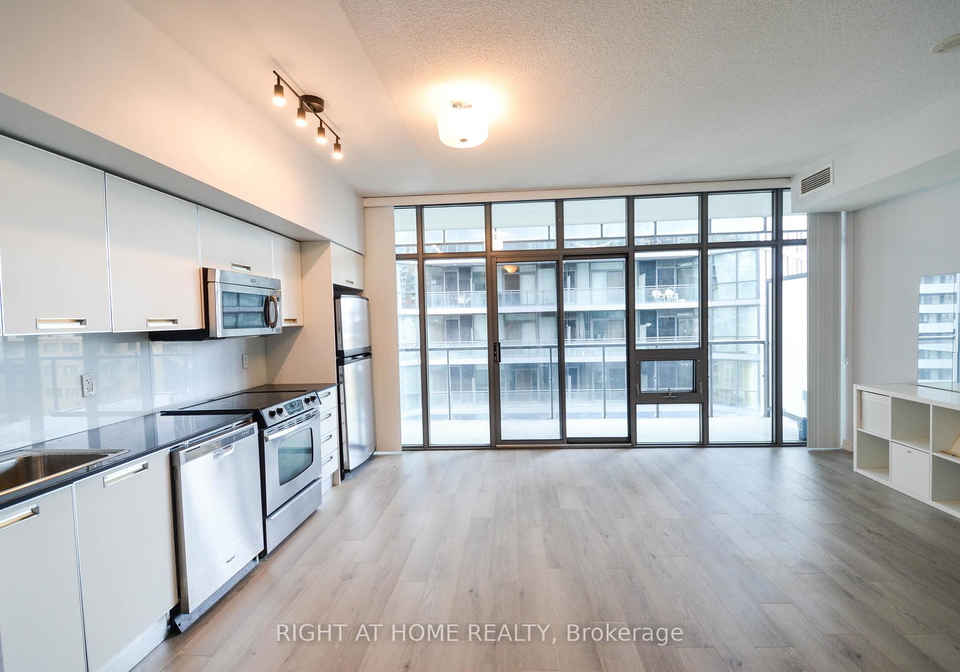 33-charles-street-e-e-toronto-ontario-c12309655