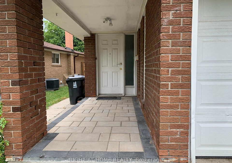 38-lynch-road-north-york-ontario-c12309676