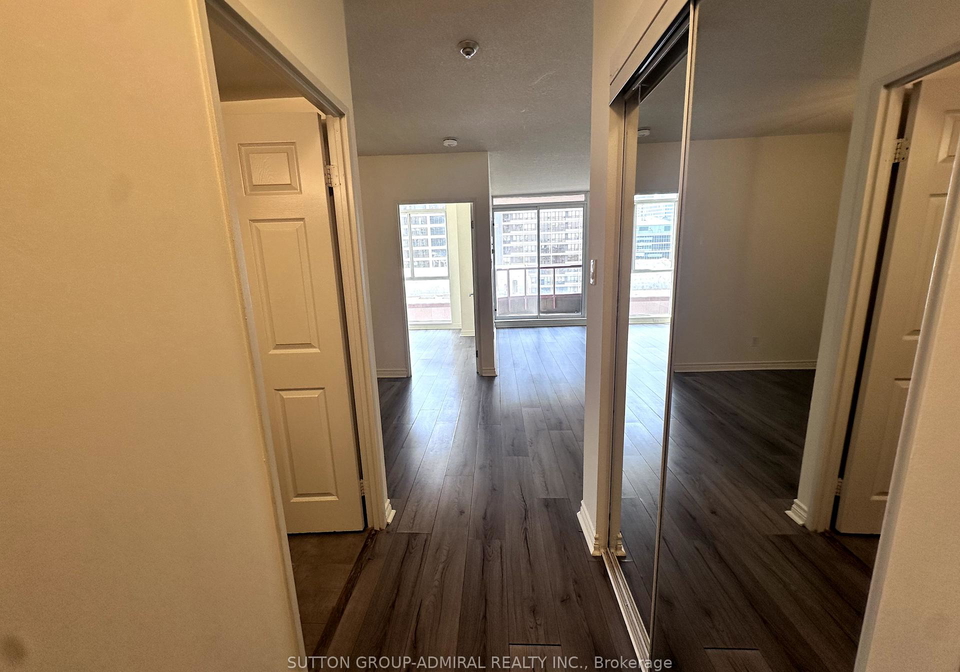 736-bay-street-toronto-ontario-c12309776