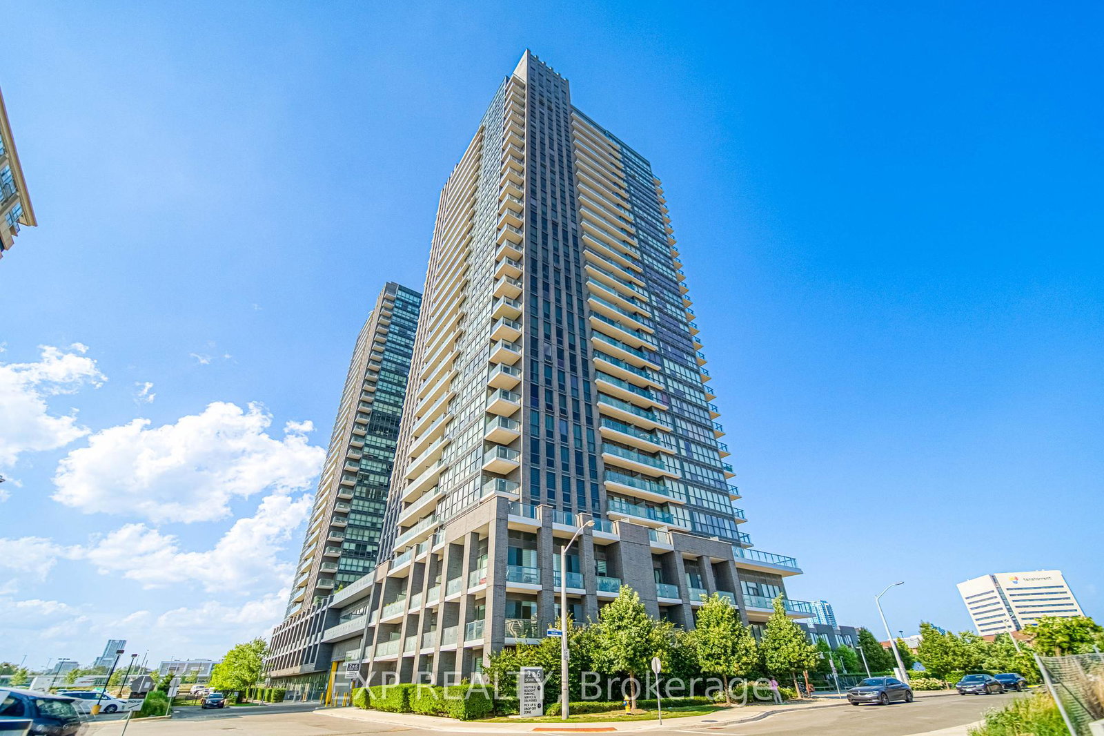 2-sonic-way-east-york-ontario-c12309948