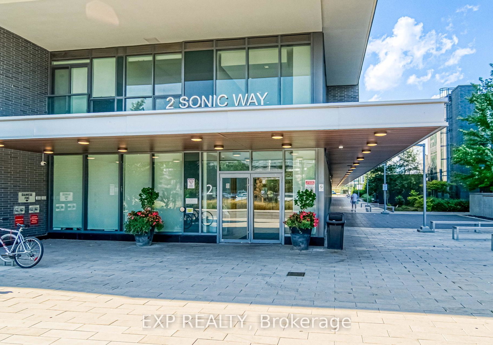 2-sonic-way-east-york-ontario-c12309948