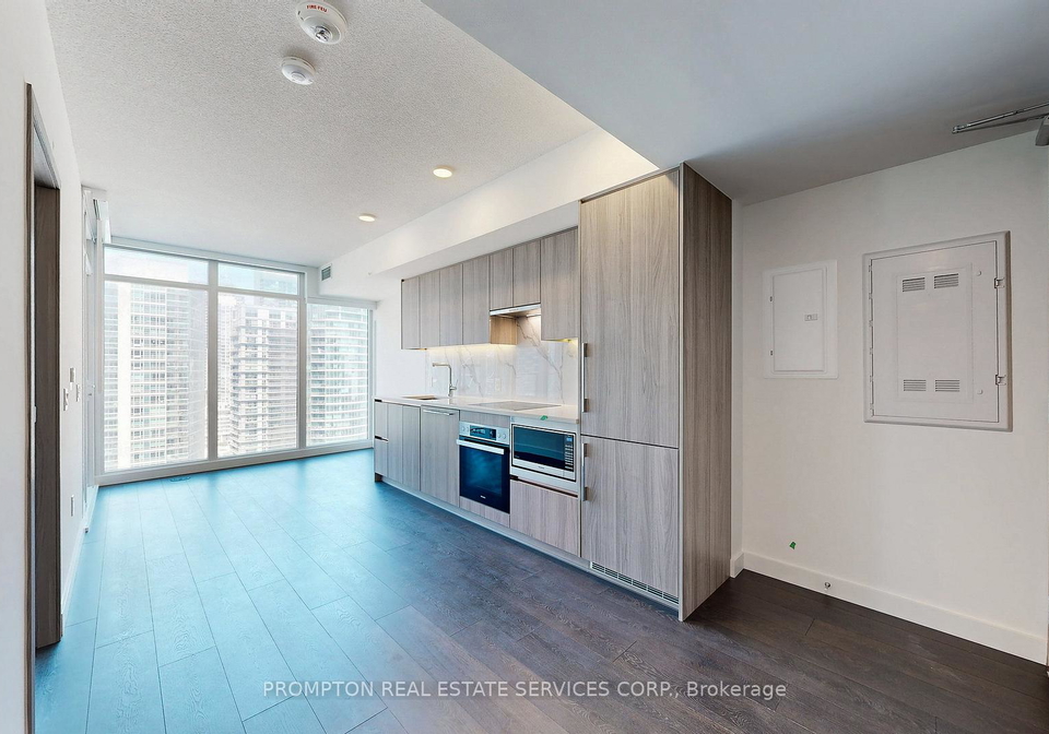 1-concord-cityplace-way-toronto-ontario-c12310361