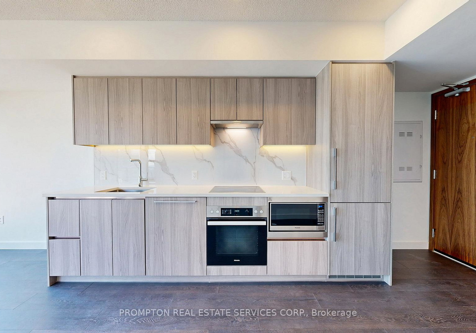 1-concord-cityplace-way-toronto-ontario-c12310361