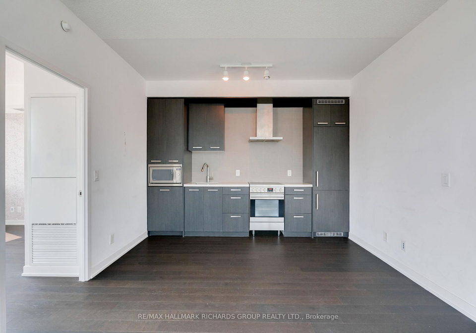 120-bayview-avenue-toronto-ontario-c12310664