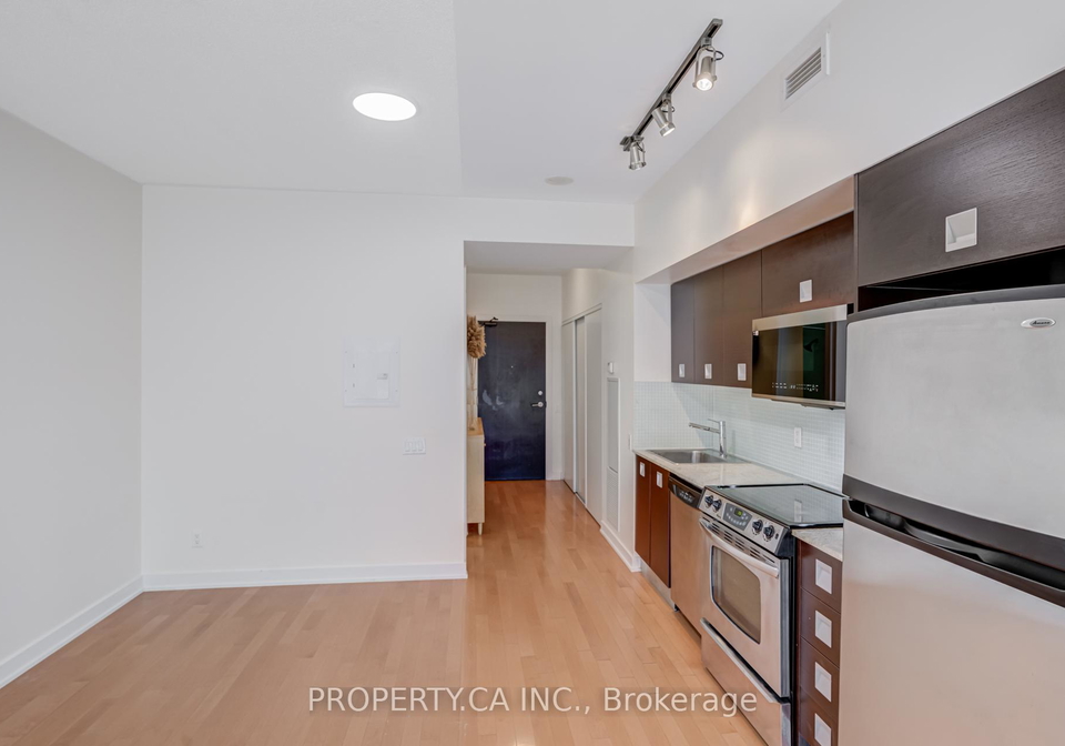 33-charles-street-e-e-toronto-ontario-c12310733