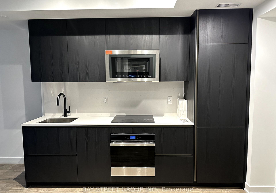 327-king-street-w-w-toronto-ontario-c12311120