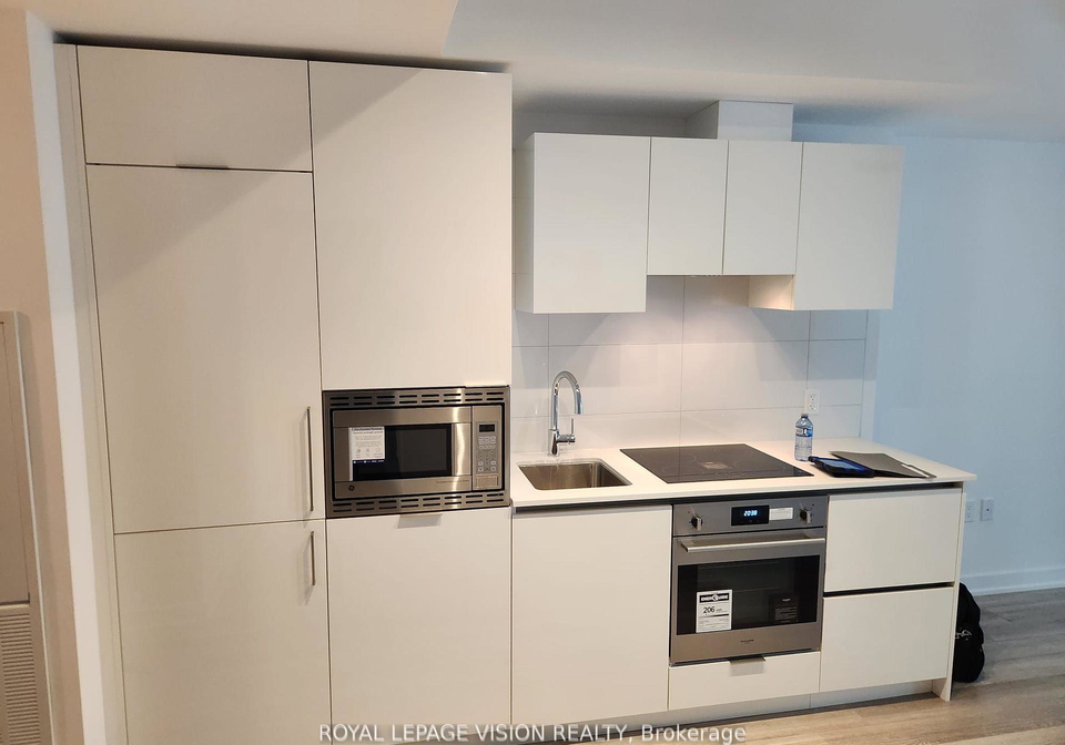 230-simcoe-street-toronto-ontario-c12311710