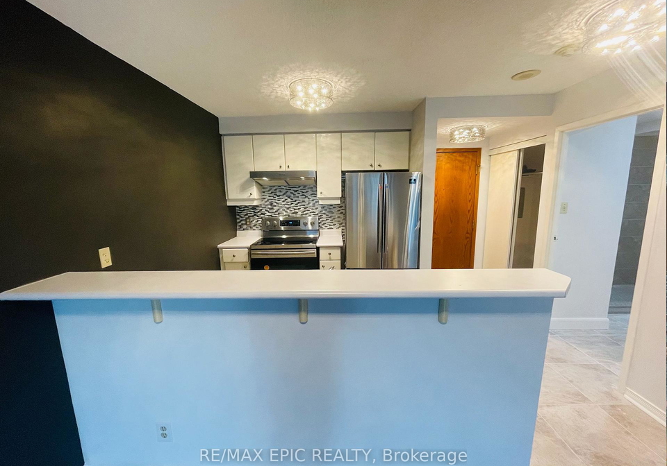 10-queens-quay-w-w-toronto-ontario-c12313462