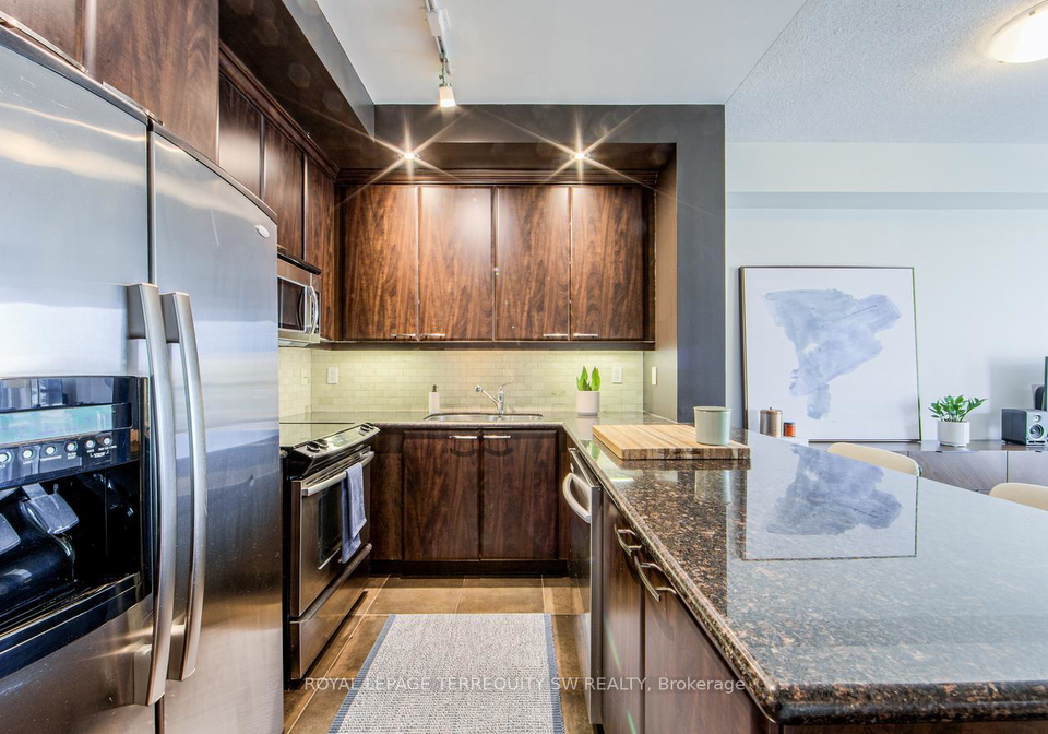 628-fleet-street-toronto-ontario-c12313749